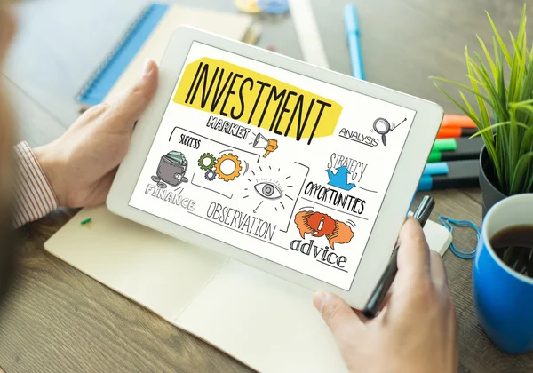 Investitionstext auf dem Bildschirm. — Stockfoto