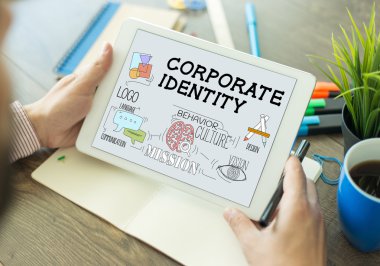 Kurumsal Kimlik metin üstünde perde