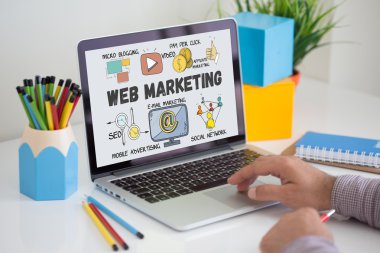 Web Pazarlama metin üstünde perde 