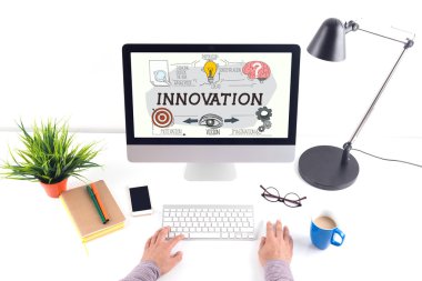 Yenilik metin üstünde perde. 