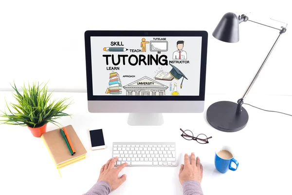 Teks TUTORING pada layar — Stok Foto