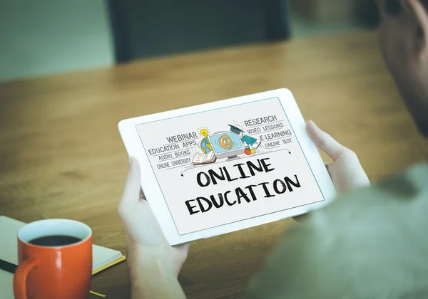 Online onderwijs tekst op het scherm — Stockfoto