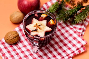 Portakallı ve Baharatlı Lezzetli Sıcak Şarap Noel İçeceği Portakal Arka planı Üst Görünümü