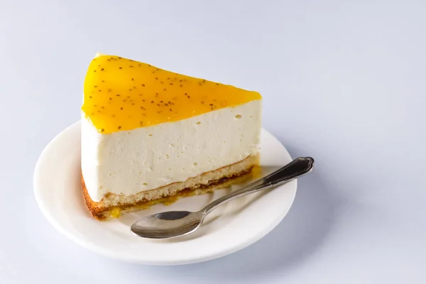 Slice Cheesecake Yogurt Cake Passion Fruit Jam Tasty Homemade Dessert — Stock Photo, Image