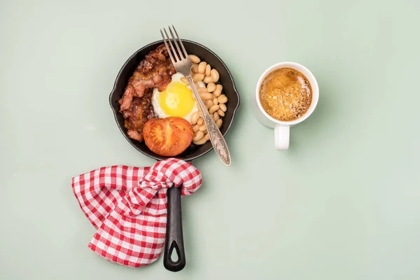 English Breakfast Fried Egg Beans Tomatoes Bacon Served Frying Pan — Stock Photo, Image