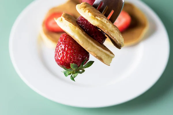 Freshly Baked American Mini Pancakes Fork Fresh Berry Tasty Breakfast — Stock Photo, Image