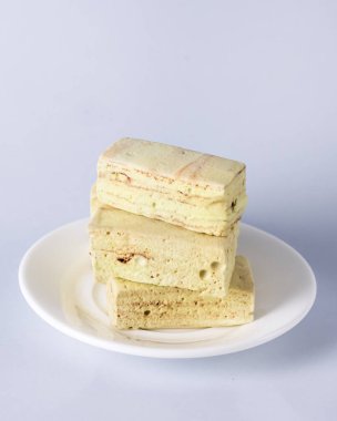 Beyaz Tabakta Ev Yapımı Şekerlemeler Dikey Mavi Arkaplan Amerikan Tatlısı.