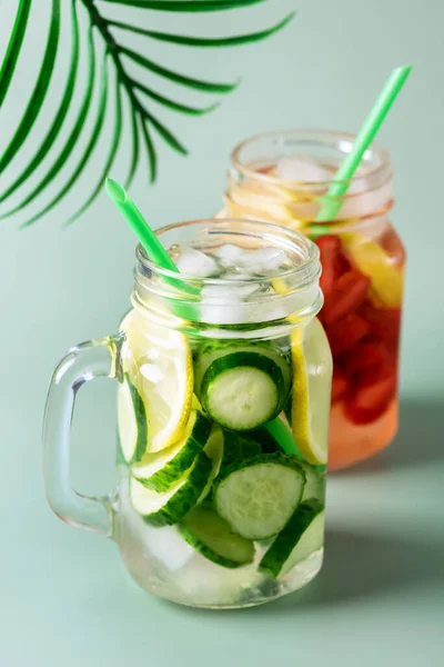 Variety Cold Summer Drinks Glass Jars Infused Detox Víz Uborka — Stock Fotó