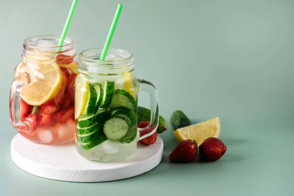Variety Cold Summer Drinks Glass Jars Infused Detox Víz Uborka — Stock Fotó