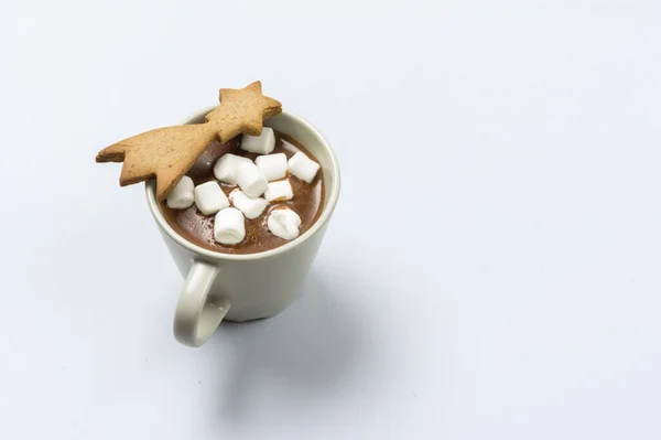 Varm Kakao Med Marshmallow Mugg Med Pepparkakor Blå Bakgrund Horisontell — Stockfoto