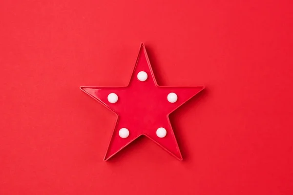 Piros Lámpa Egy Csillag Alakú Dekoráció Piros Háttér Ünnepi Lámpa — Stock Fotó