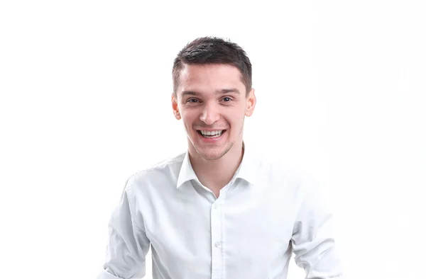 Gülümseyen, beyaz bir arka plan üzerinde izole bir adam portresi