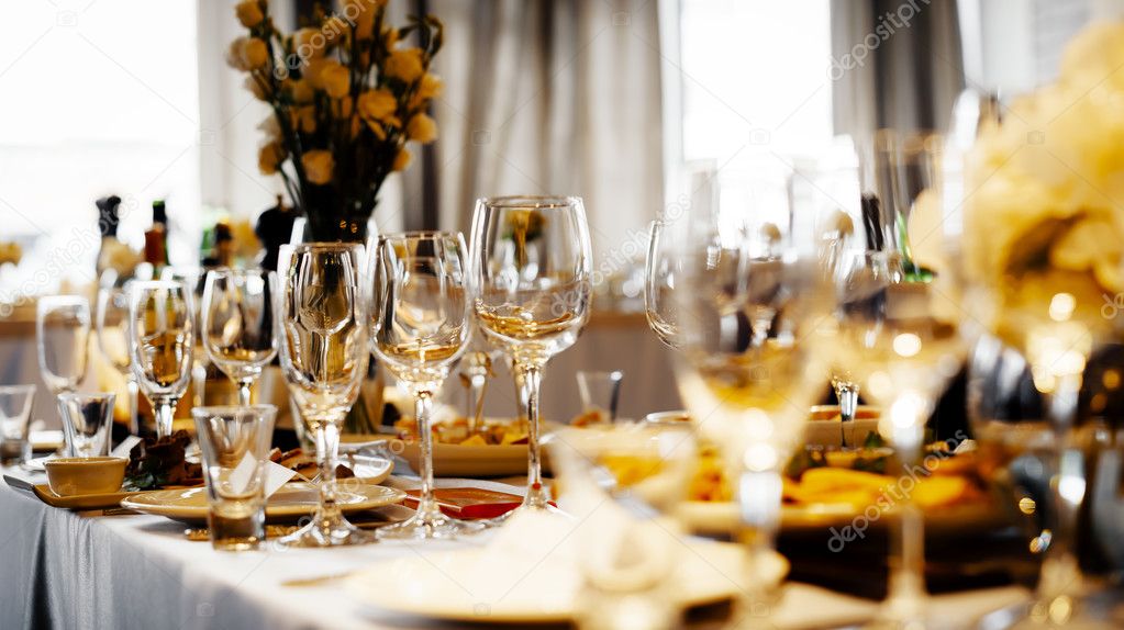 Detail of an elegant dinner wedding setting