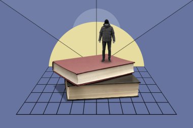 Bir yığın kitabın üzerinde duran bir adamla kolaj yapmak.