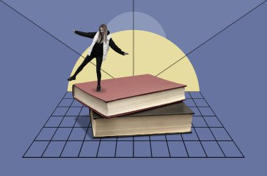 Bir yığın kitabın üzerinde duran bir kadınla kolaj.