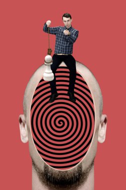 Kafasında piyon olan bir adamla kolaj yapmak.