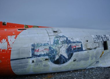 Eski ve paslı askeri uçaklar