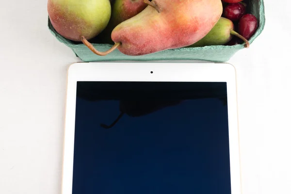 Fresh pears in a carton box and tablet pc — Stock Photo, Image