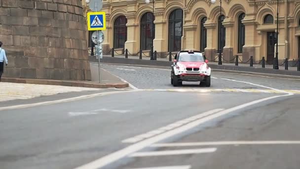 Hedvábná cesta rally 2016 Start v Moskvě číslo 154 — Stock video