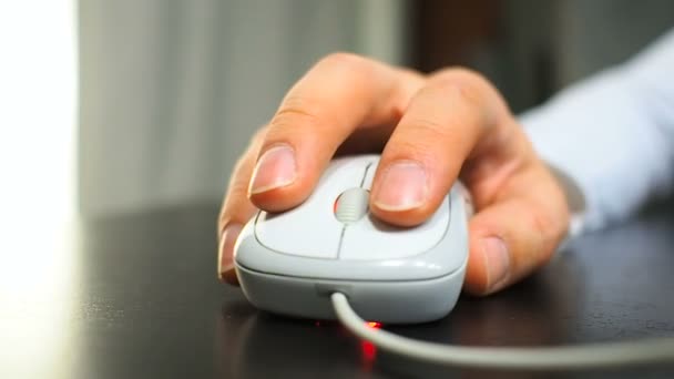 Mouse 16. Soft focus to hand of the man clicking middle mouse button. Right hand from front view. — Stock Video