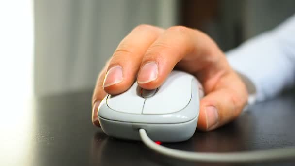 Mouse 18. Soft focus to hand of the man clicking right mouse button. Right hand from front view. — Stock Video