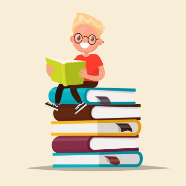 Ders kitapları bir yığın üzerinde oturan bir kitap okuma gözlüklü çocuk.