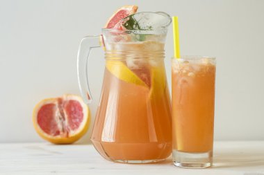 Buz ile jag greyfurt limonata