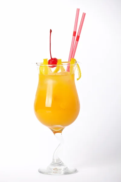 Orange cocktail drink med citron och cherry isolerad på vit bakgrund — Stockfoto