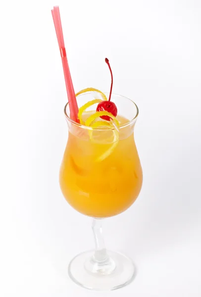 Orange cocktail drink med citron och cherry isolerad på vit bakgrund — Stockfoto