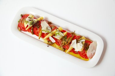 Beyaz izole taze Capreze salata