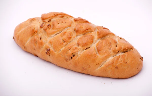 Chleb z orzechami na białym tle — Zdjęcie stockowe