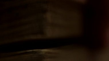 eski bir kitabın sayfaları çevirme makro