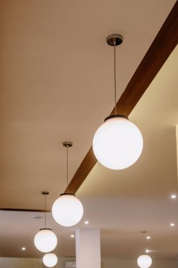 Modern Minimalist Beyaz Küre Kolye Işıkları Cafe Tavandan sarkan Sıcak Işıklı