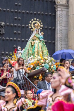 1 Şubat 2026, Lima, Peru. Dansçılar geçit töreninde Candelaria Bakiresi 'nin kutlamalarını kutluyorlar sokaklarda ve Lima' nın ana meydanında..