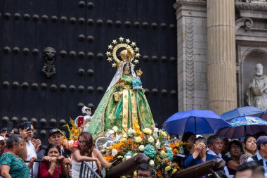 1 Şubat 2026, Lima, Peru. Dansçılar geçit töreninde Candelaria Bakiresi 'nin kutlamalarını kutluyorlar sokaklarda ve Lima' nın ana meydanında..