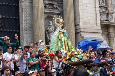 1 Şubat 2026, Lima, Peru. Dansçılar geçit töreninde Candelaria Bakiresi 'nin kutlamalarını kutluyorlar sokaklarda ve Lima' nın ana meydanında..