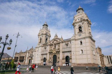 Katedral, Plaza de Armas, ve Limas tarihi merkezinin sokakları, Peru