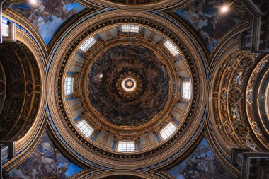 ROME, ITALY - 16 Ekim 2025: Agone Kilisesi 'ndeki Sant Agnese' nin iç mimari ve mimari detayları, Piazza Navona Roma, İtalya.