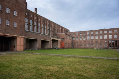 PEENEMUENDE, GERMANY - 28 Ekim 2025: Terk Edilmiş üretim atölyeleri. Ordu Araştırma Merkezi. 2. Dünya Savaşı sırasında, bölge V-2 roketinin geliştirilmesi ve üretilmesinde önemli rol oynadı..