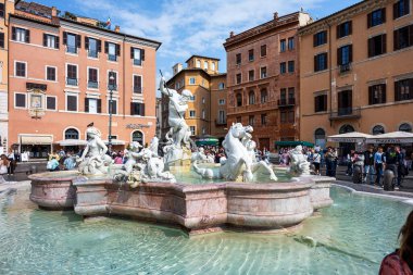 Roma, İtalya - 15 Ekim 2025: Roma, İtalya 'da Piazza Navona' nın Güzel Meydanı Çeşmesi