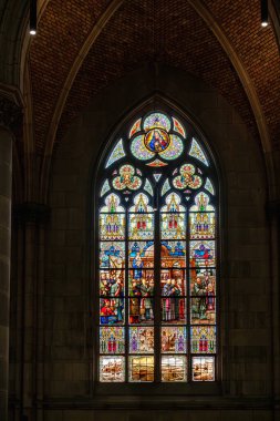 LINZ, AUSTRIA - 22 Kasım 2025: New Cathedral or Cathedral of the Immaculate Conception or St. Mary Church iç mimarisi. Linz, Avusturya 'da bir Roma Katolik katedrali..