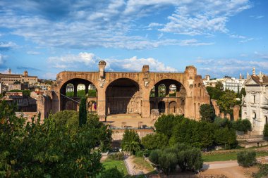 Maxentius Bazilikası ile Roma Forumu veya Roma, İtalya 'da Konstantin