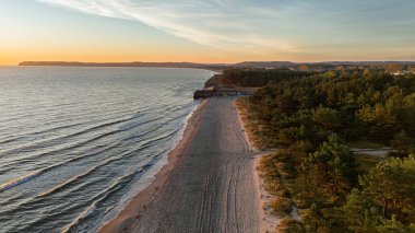 Prora, Almanya - 31 Ekim 2025: Almanya Prora panoramik insansız hava aracı görüntüsü.