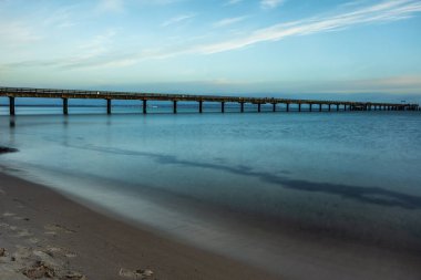 Ruegen Adası, Mecklenburg-Batı Pomerania, Almanya Binz 'deki Pier ve Baltık Sahil Tatil Köyü