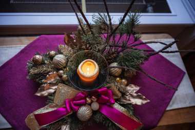 Yeni Kale, Kostelec nad Orlici - 13 Aralık 2025: Kostelec nad Orlici 'deki İmparatorluk Şatosu Noel için süslendi.