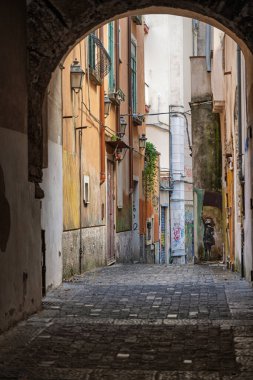 SALERNO, İtalya - 18 Ekim 2025: Eski Salerno kasabası İtalya 'nın Salerno kentinde popüler bir turistik merkezdir..