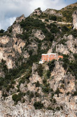 Bir yolcu gemisinden Amalfi Sahil Manzarası