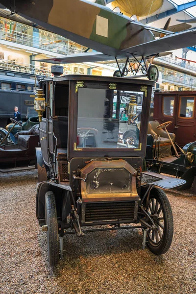 Prag, Çek Cumhuriyeti - 14 Ekim 2025: vz Velox 8 / 10 HP, vzcn dochovan vz s uzavenou karosri coup-landaulet vyrbn v letech 1908-1909 firmou Velox Praha - Karlin.
