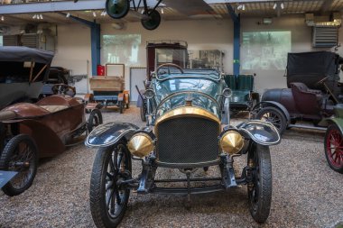 The Audi 10/26 HP is a historic model from 1911, the oldest surviving Audi car, known for its in-line four-cylinder engine, which provided 10 horsepower in normal operation.