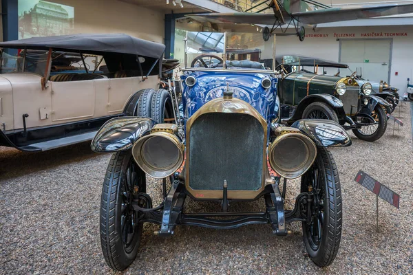 Benz 1640 PS 1913 ve 1914 yılları arasında Benz ve Cie tarafından üretilmiştir. 3950 cc kapasiteli ve 40 hp 'lik çıkış kapasitesine sahip dört silindirli bir motorla donatılmıştı..